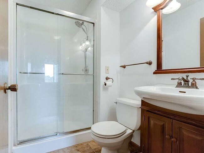 Building Photo - Spacious 4+ Bedroom with Vaulted Family Room, Fireplace, Panoramic Views, Bonus Room, Pets OK!