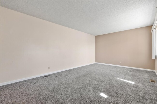 Building Photo - 2252 Avenue C