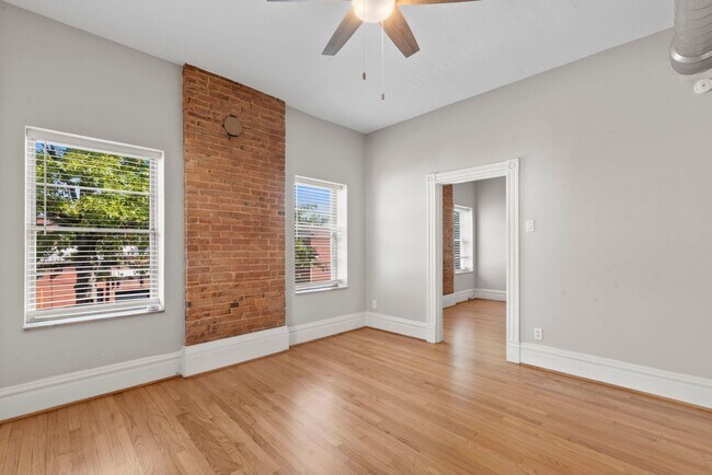 Building Photo - 2700-2702 Macklind