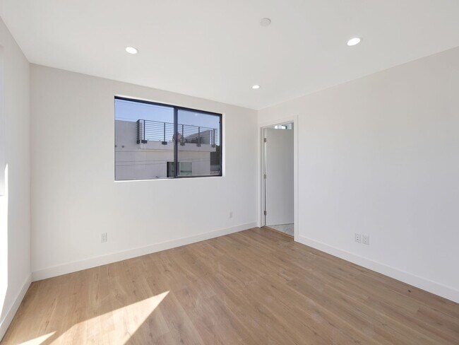 Building Photo - 1856 Redondo Blvd