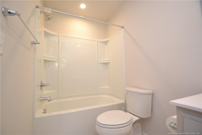 Building Photo - 1006 Romeria Dr