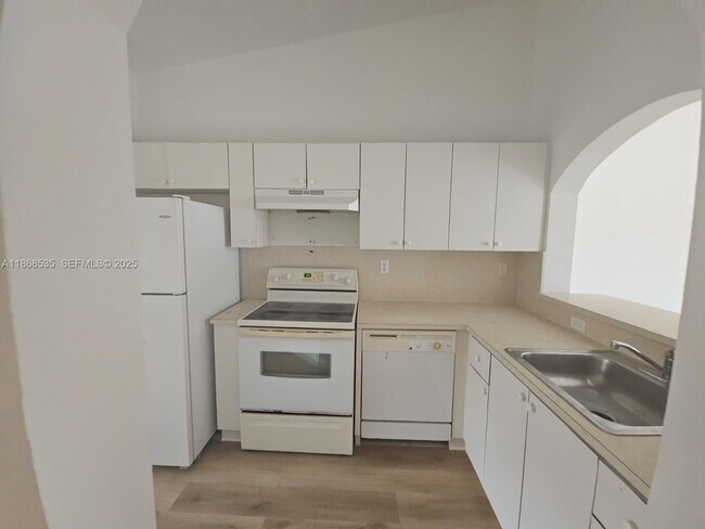 Building Photo - 1241 SE 29th St