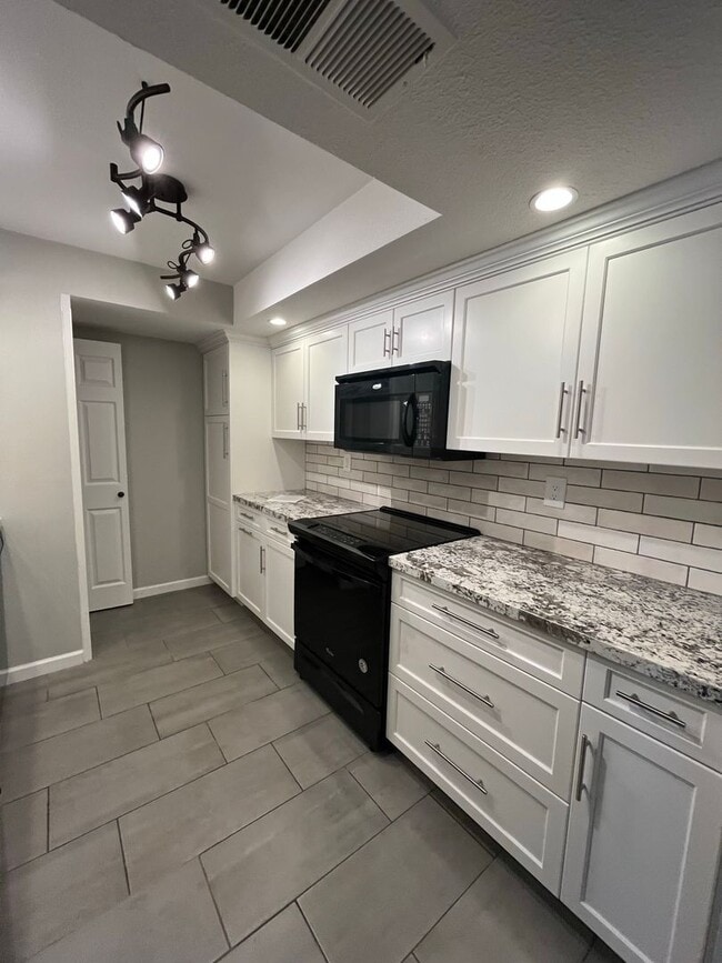 Building Photo - 2 Bedroom Condo in the Scottsdale Terrace Condominiums Community Near N Pima Rd and E Indian Scho...