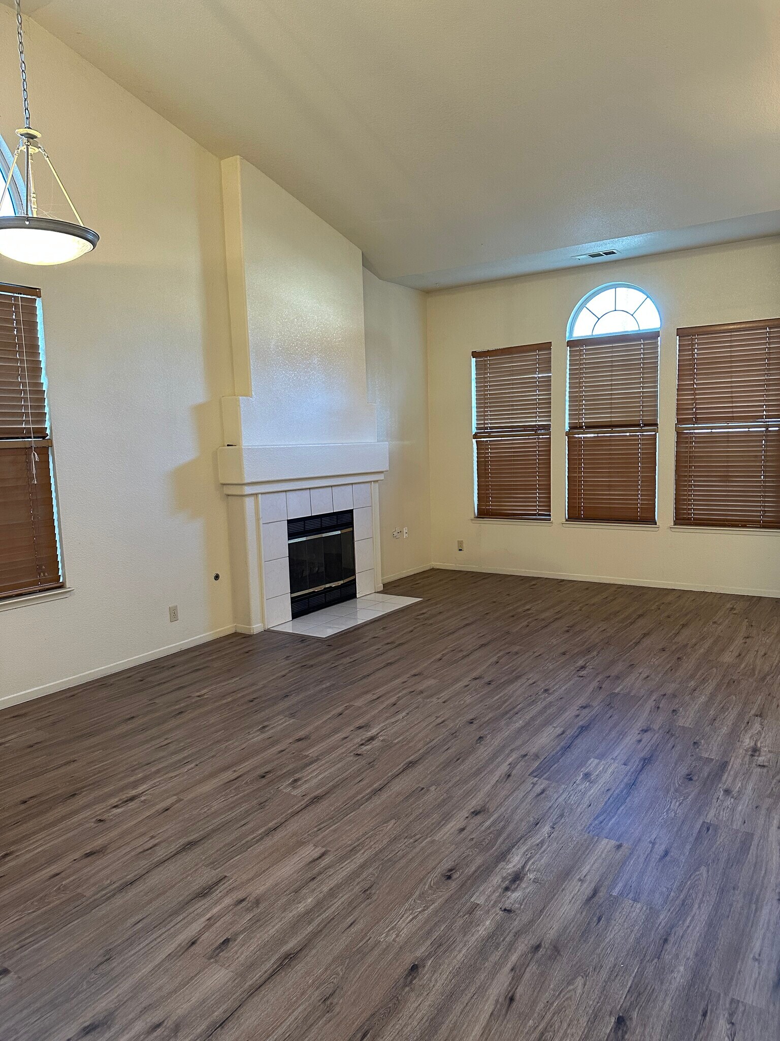 Building Photo - 1003 Kate Linde Cir