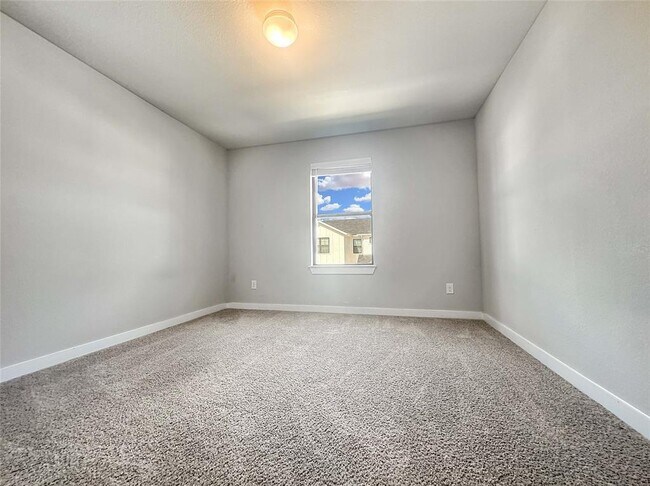 Building Photo - 179 Threshing Rd