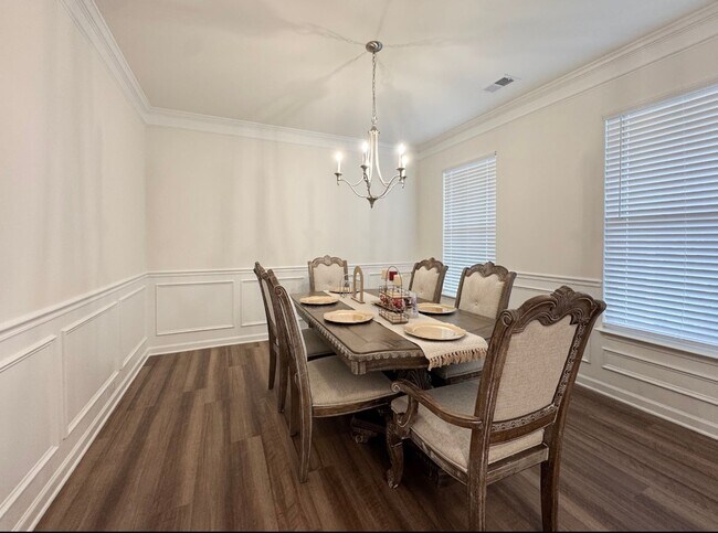 Building Photo - 612 Columbus Cir