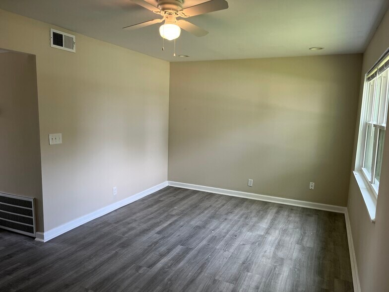 Living room - 6610 Vandre Ave