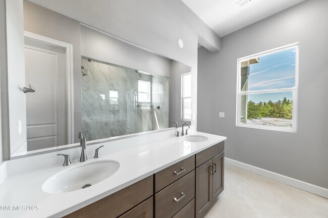 Building Photo - 1513 Golf Club Dr