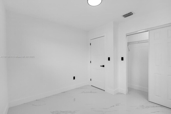 Building Photo - 1041 NW 199th St