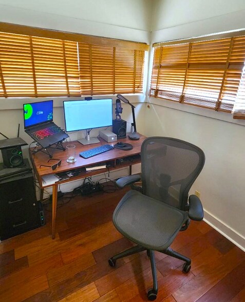 Building Photo - 316 W Victoria St