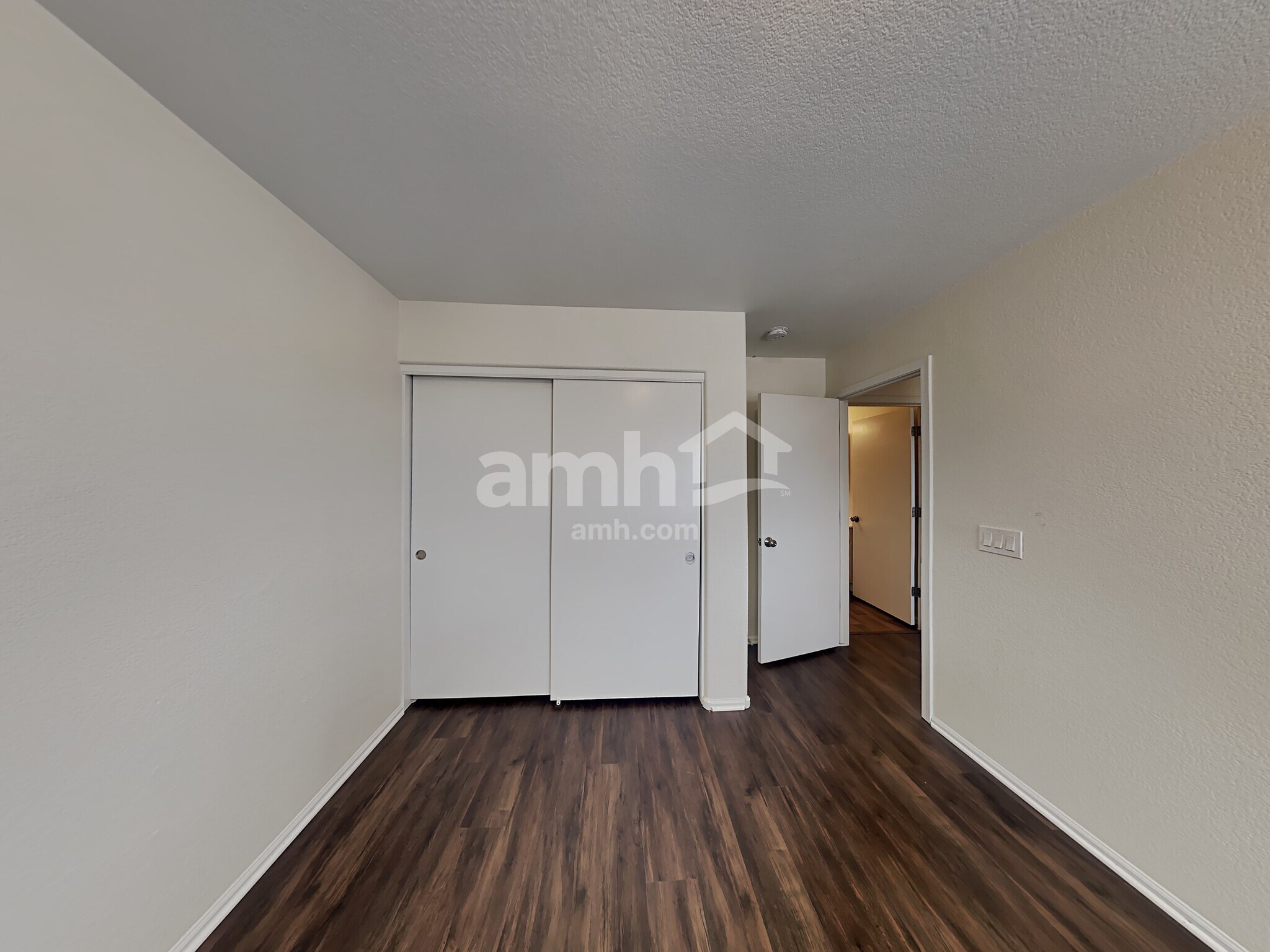 Building Photo - 16007 W Moreland St