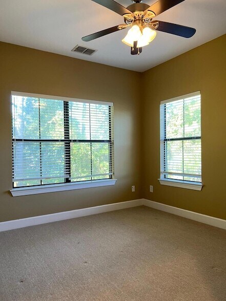 Building Photo - 38 Haven Cir