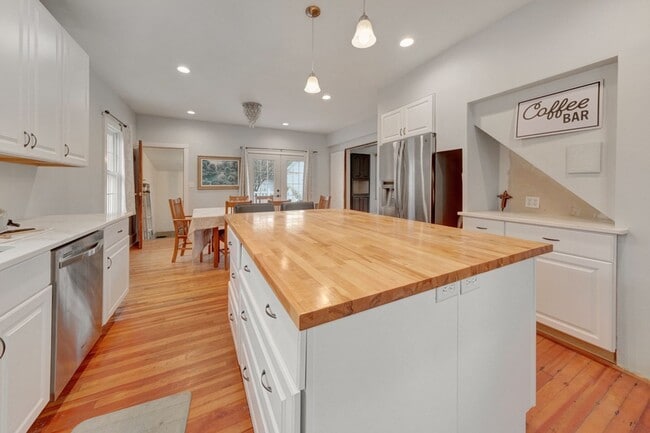 Building Photo - Charming, Recently Updated 3-Bedroom Home in Urbana