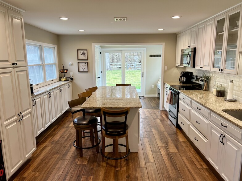 Kitchen Main - 741 Marshall Dr