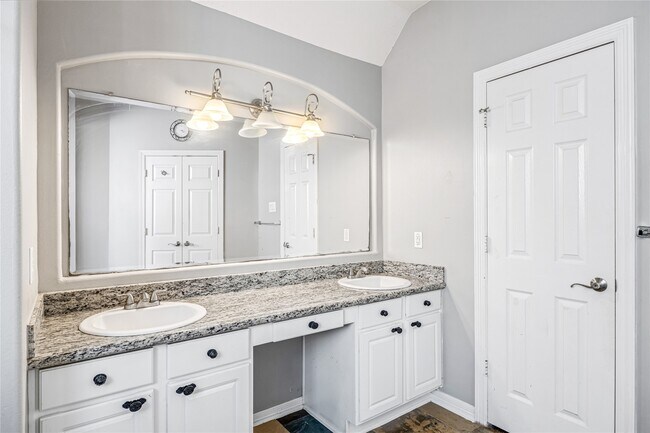 Building Photo - 8127 Edenwood Dr