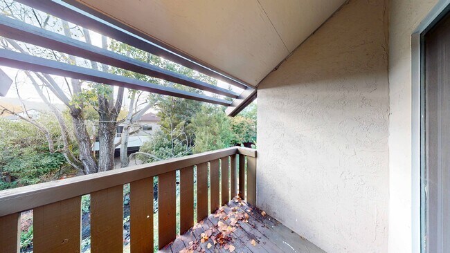 Building Photo - 515 B St