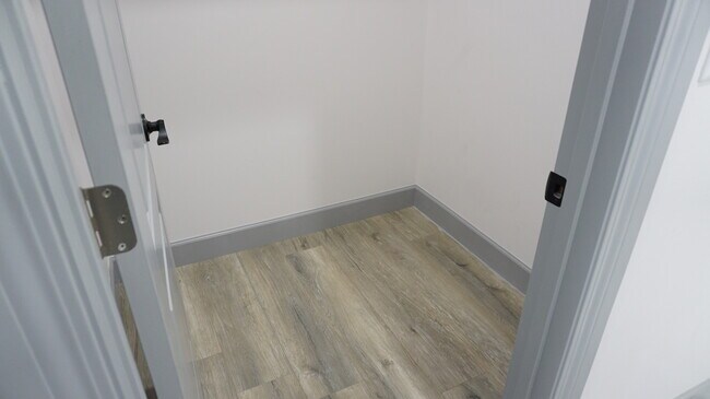 Building Photo - 10065 Arleta Ave