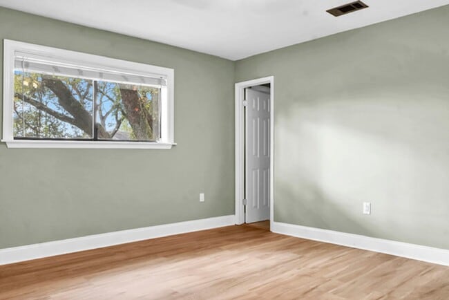 Building Photo - Cute 2 Bedroom 2 Bathroom Townhome For Rent!