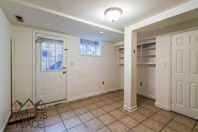 Building Photo - Renovated English Basement in U St area