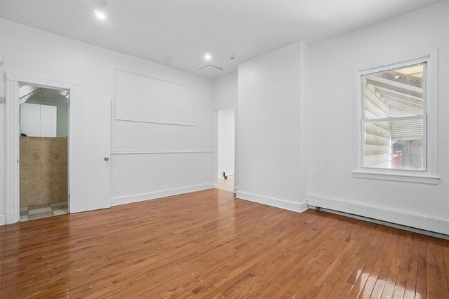 Building Photo - 419 S 7th Ave