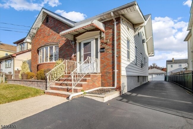 Building Photo - 124 Colfax Ave