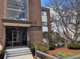 Building Photo - 977 Main St