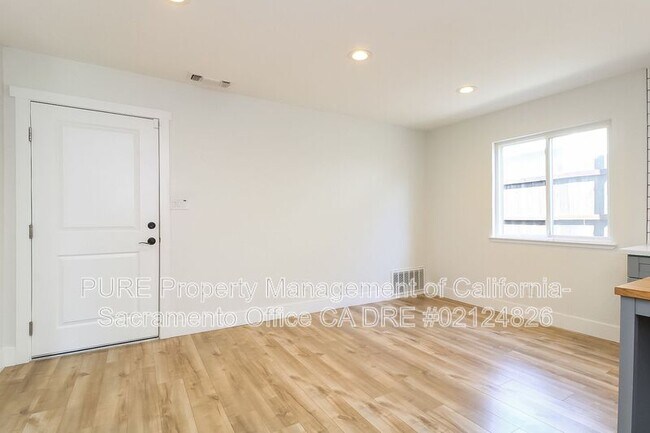 Building Photo - 5713 Mesa Verde Cir