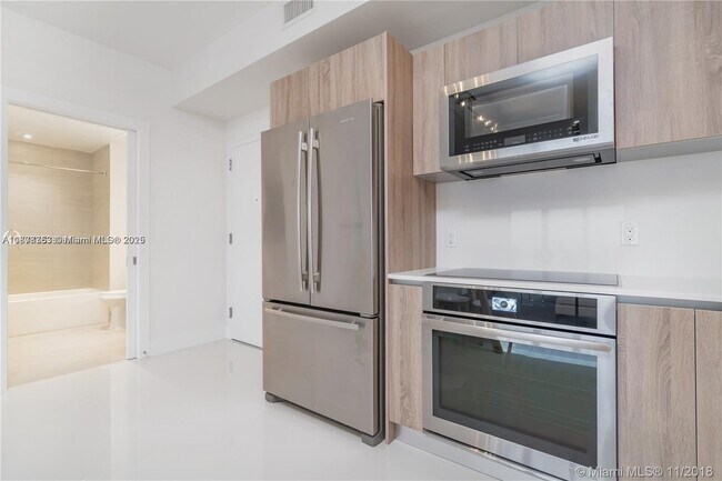 Building Photo - 2960 NE 207th St