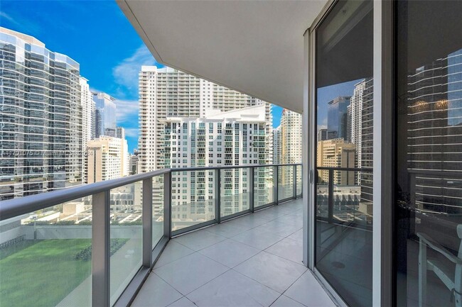 Building Photo - 1300 Brickell Bay Dr