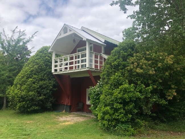 Building Photo - 165 Five Ponds Ln