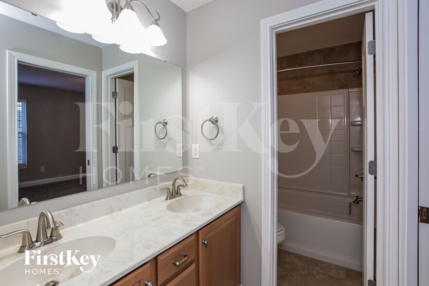 Building Photo - 5928 Aldridge Dr