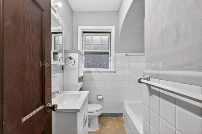 Building Photo - 3155 Hampton Ave