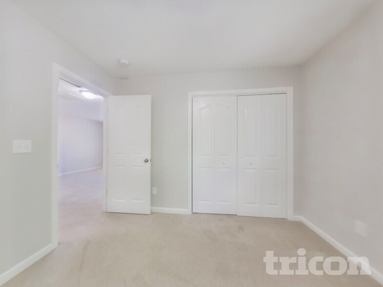 Building Photo - 6716 Commack Dr