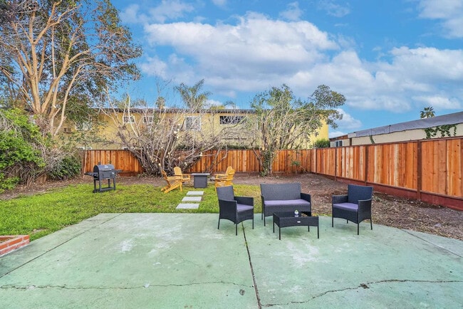 Building Photo - 422 Morse Ave