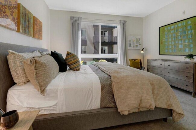 Building Photo - 345 E McKinley Ave