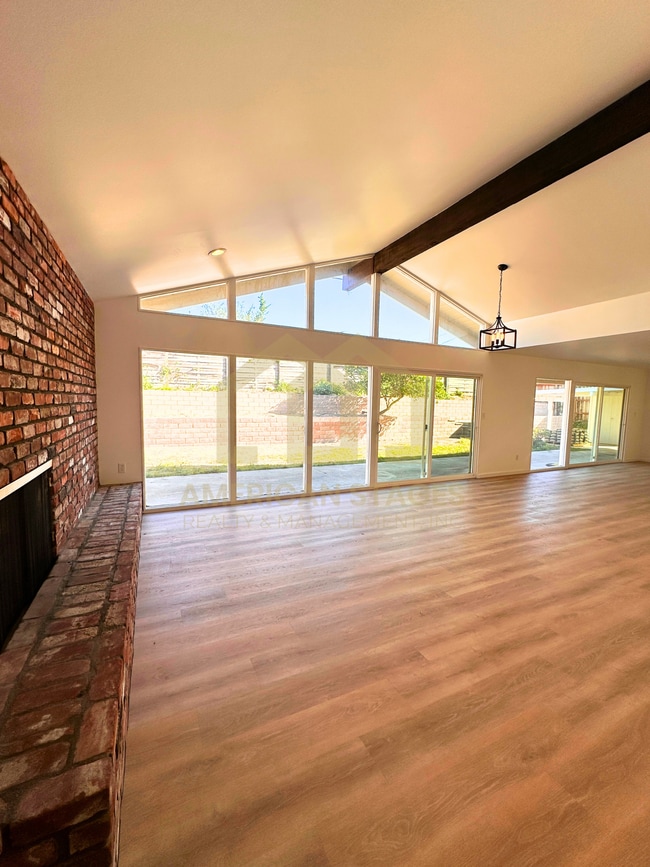 Building Photo - 1012 N H St