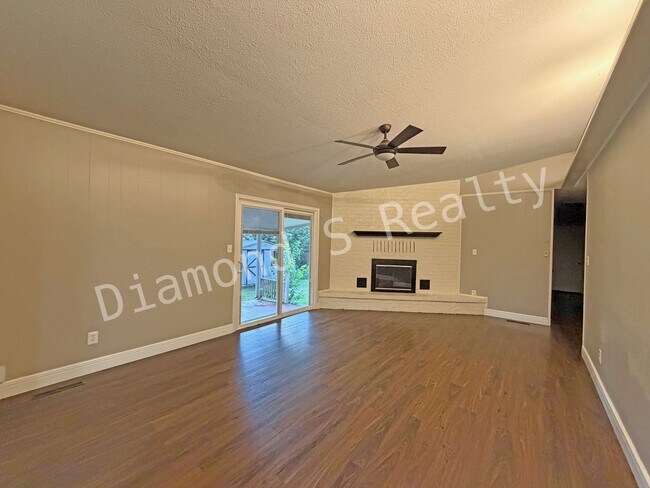Building Photo - 3417 S Virginia Ave