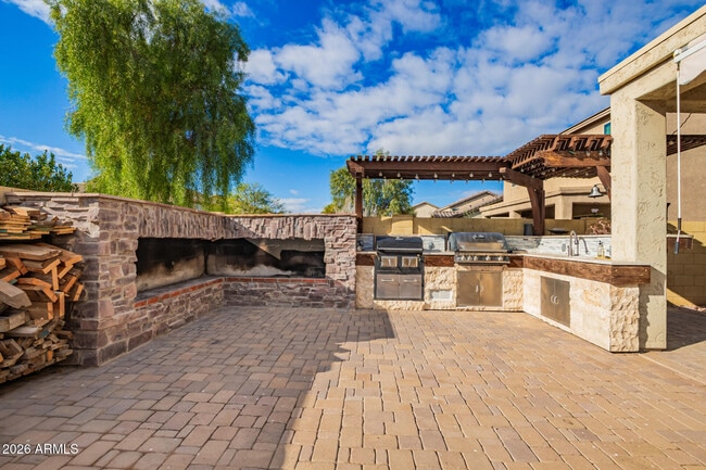 Building Photo - 19411 W Jefferson St