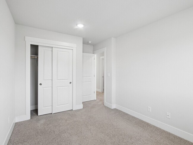 Building Photo - 15212 NW Cosmos St