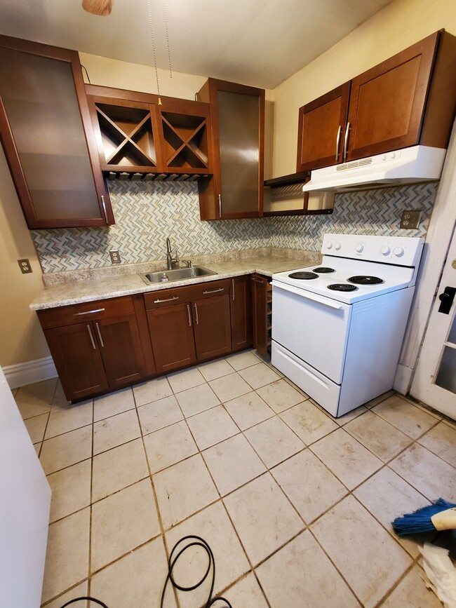 Kitchen - 118 10th St