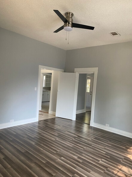 Building Photo - 717 Baker St