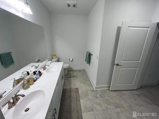 Building Photo - 826 Stiller Ln