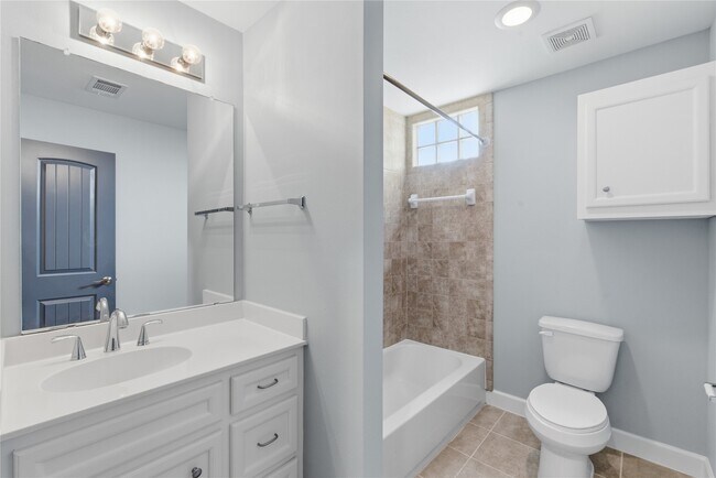 Building Photo - 5941 S Loop E