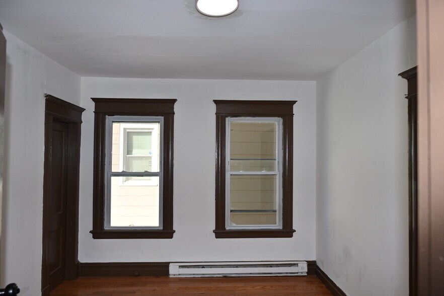 Building Photo - 203 Cooke St