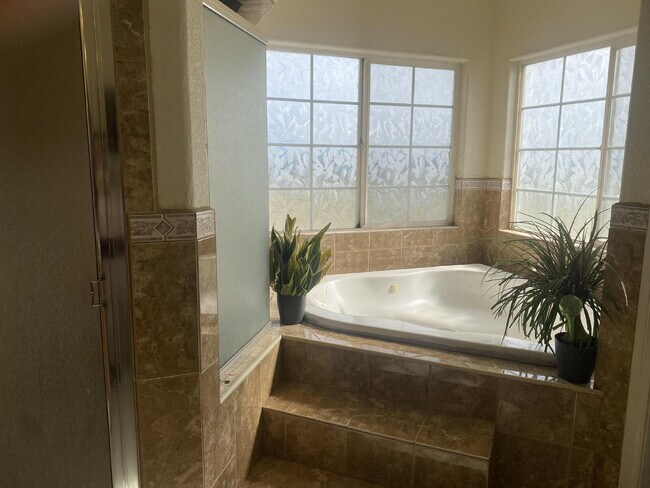 Building Photo - "Modern 5-Bedroom Sanctuary with 3 Baths and 4,353 Sq Ft of Comfort in San Bernardino!"