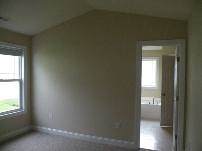Building Photo - Beautiful Duplex Home near Cherry Point