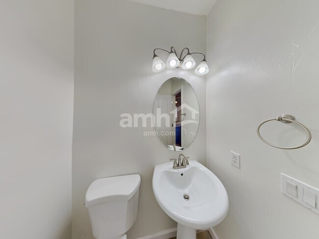 Building Photo - 784 N Highlands Grove Ln