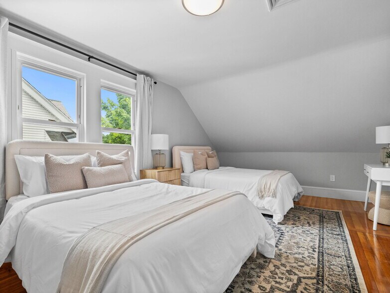 Building Photo - 1212 Broadway