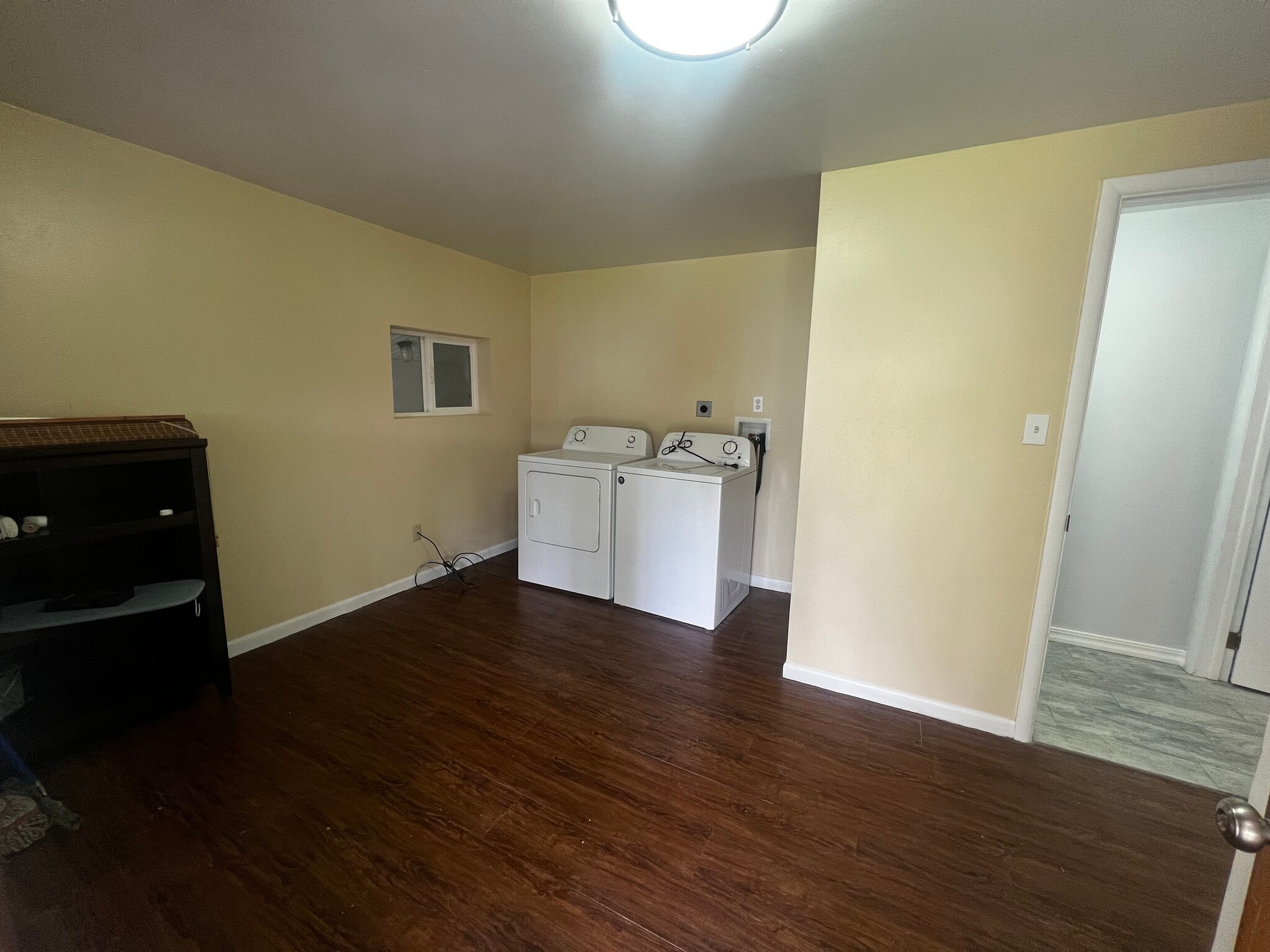 Laundry - 219 E Montezuma Ave