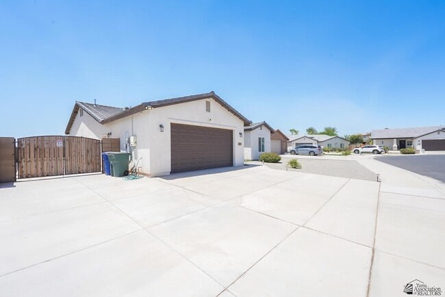 Building Photo - 3457 W 39th Ln